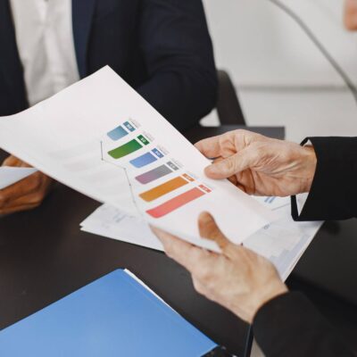 La administración del riesgo implica reconocer, evaluar y priorizar los riesgos que podrían afectar el funcionamiento de una organización.