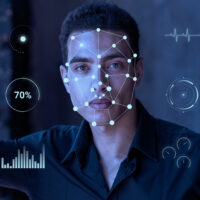 Control de acceso en instalaciones críticas como edificios corporativos, plantas industriales u otros lugares de gran afluencia o eventos de gran envergadura.